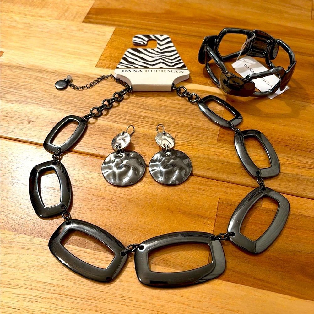 New with tags necklace, bracelet and earrings set